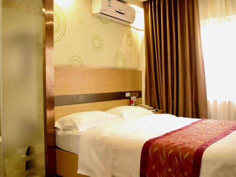 Greentree Inn Zhejiang Ningbo South Railway Station Express Hotel Екстер'єр фото