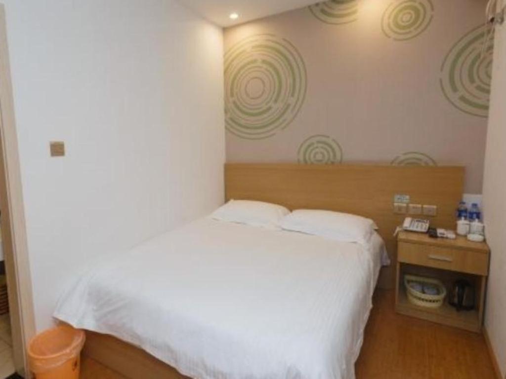 Greentree Inn Zhejiang Ningbo South Railway Station Express Hotel Екстер'єр фото