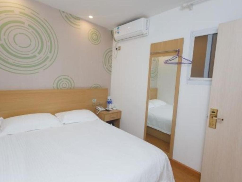 Greentree Inn Zhejiang Ningbo South Railway Station Express Hotel Екстер'єр фото