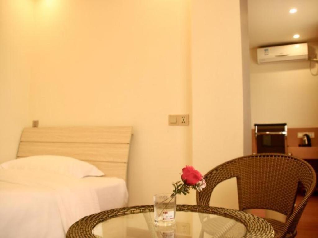 Greentree Inn Zhejiang Ningbo South Railway Station Express Hotel Екстер'єр фото