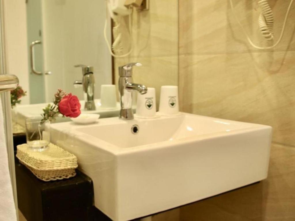 Greentree Inn Zhejiang Ningbo South Railway Station Express Hotel Екстер'єр фото